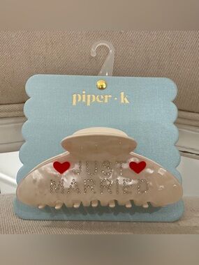 NWT Piper K Just Married” Ivory Hair Claw with Rhinestone Sparkle & Red Hearts